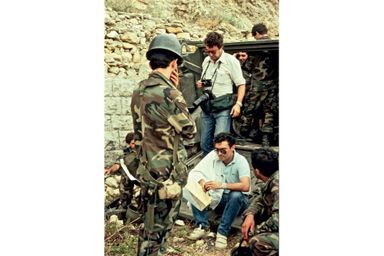 Sous l’objectif de Patrick Chauvel, en reportage à Beyrouth, au Liban, avec le photographe Claude Azoulay, en septembre 1983.
