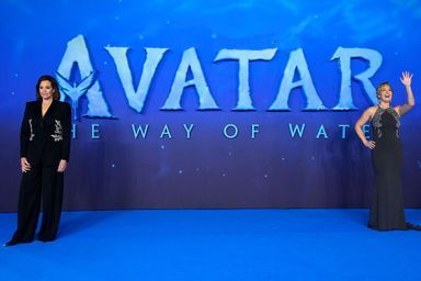 Sigourney Weaver et Kate Winslet  Zoe Saldana à la première mondiale de « Avatar : The Way of Water » à Londres, le 6 décembre 2022.