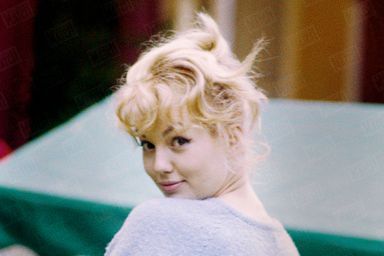 Mylène Demongeot lors du 10e Festival de Cannes, en 1957. La jeune actrice de 21 ans vient de tourner dans « Les sorcières de Salem», de Raymond Rouleau, avec Yves Montand et Simone Signoret. C’est son premier grand rôle.