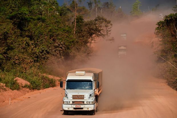 Un camion sur la BR230. amazonie