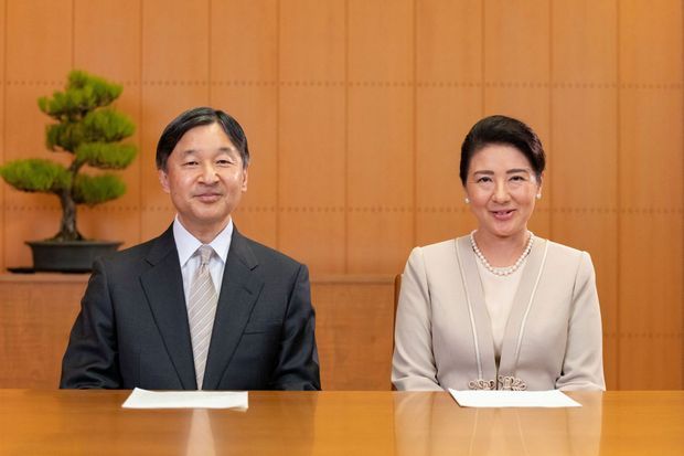 L'empereur Naruhito le 28 décembre 2020 lors de l'enregistrement de son discours vidéo du Nouvel An 2021 avec l'impératrice Masako