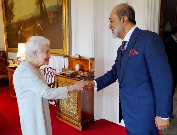 La reine Elizabeth II avec le sultan d'Oman au château de Windsor, le 15 décembre 2021