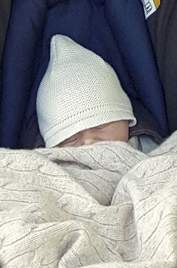 Le bébé de la princesse Sofia et du prince Carl Philip de Suède, âgé de 1 jour, le 1er septembre 2017