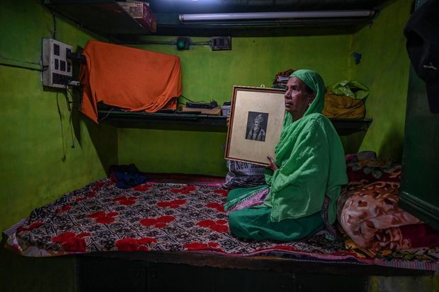 Sultana Begun le 22 décembre 2021 dans son minuscule appartement d’un bidonville de Calcutta