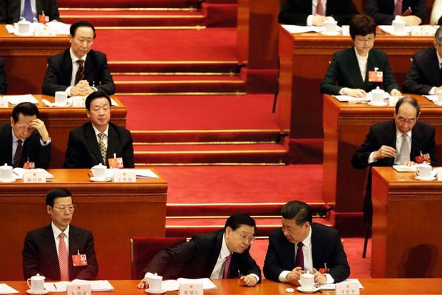 À l’Assemblée nationale populaire, le 5 mars 2018. De g. à dr. : Zhang Gaoli, Zhang Dejiang, président du comité permanent de l’ANP, et le président chinois, Xi Jingping.