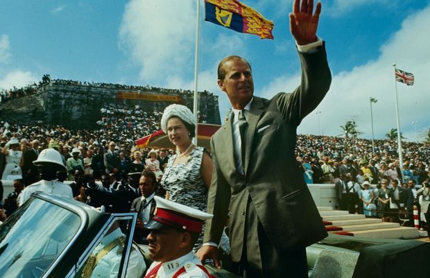À Nassau, aux Bahamas, en 1966. Pendant soixante ans, avec la Reine, il sillonnera le monde à la rencontre des ressortissants du Commonwealth.