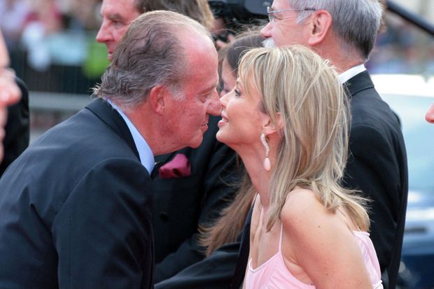 Le roi Juan Carlos d’Espagne et Corinna zu Sayn-Wittgenstein à Barcelone, le 22 mai 2006