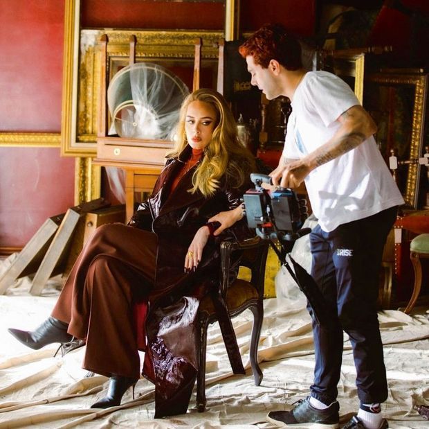 Adele et le cinéaste Xavier Dolan (en médaillon). Dévoilée le 15 octobre, la vidéo comptait 10 millions de vues en six heures.
