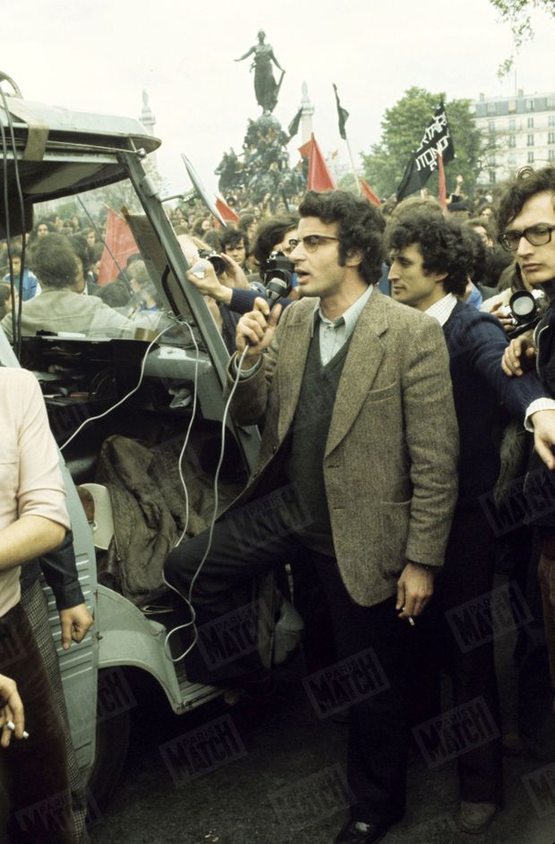 Alain Krivine, manifestation du 1er mai 1974, Place de la Nation.