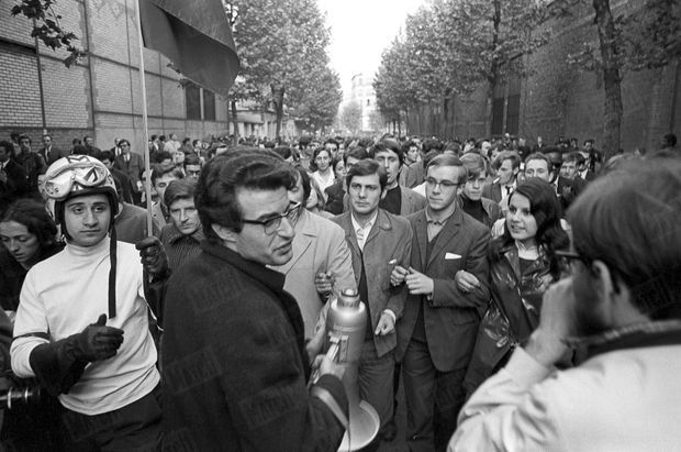 Dès l'annonce de la grève à Billancourt, Krivine entraîne les étudiants à la rencontre des ouvriers.