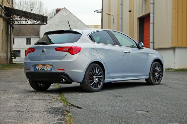 Alfa Romeo Giulietta 2 0 Jtdm Un Peu De Sport Dans Les G 232 Nes
