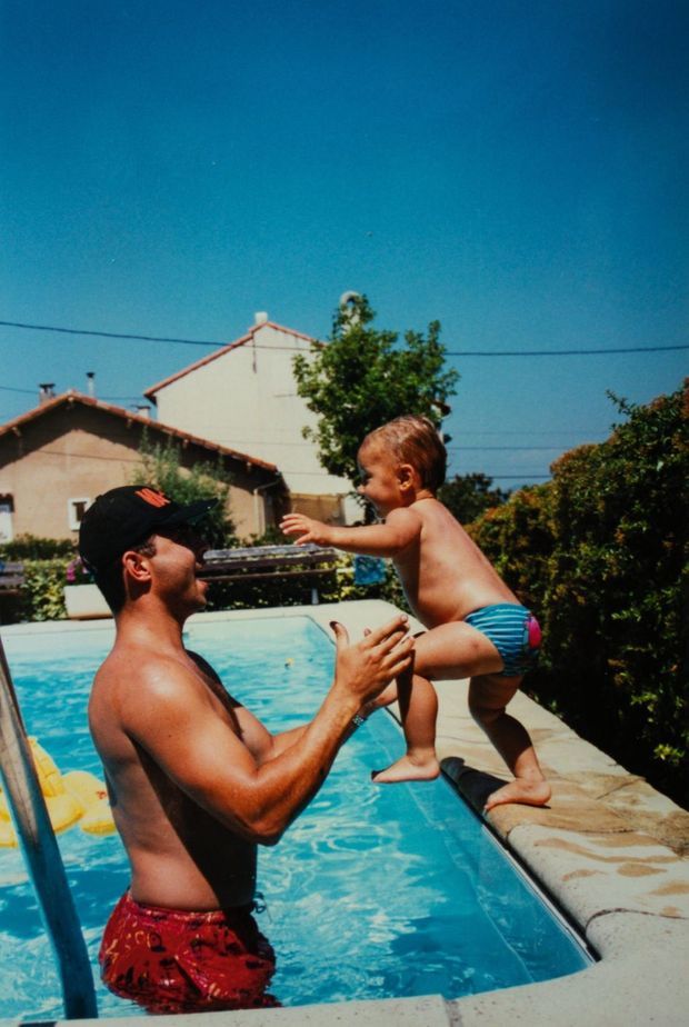 Avec son père, en juillet 1997. Arnaud a 1 an et demi.