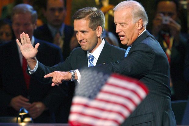 Beau et Joe Biden, en août 2008. Beau et Joe Biden, en août 2008.