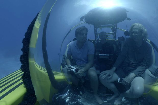 Leonardo avec l'écologiste des récifs coralliens Jeremy Jackson