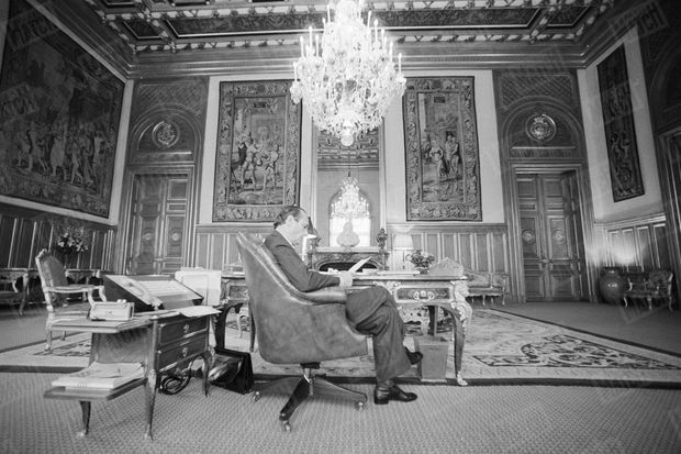 Jacques Chirac à son bureau, le 10 février 1980 à l'Hôtel de Ville. Jacques Chirac à son bureau, le 10 février 1980 à l'Hôtel de Ville.