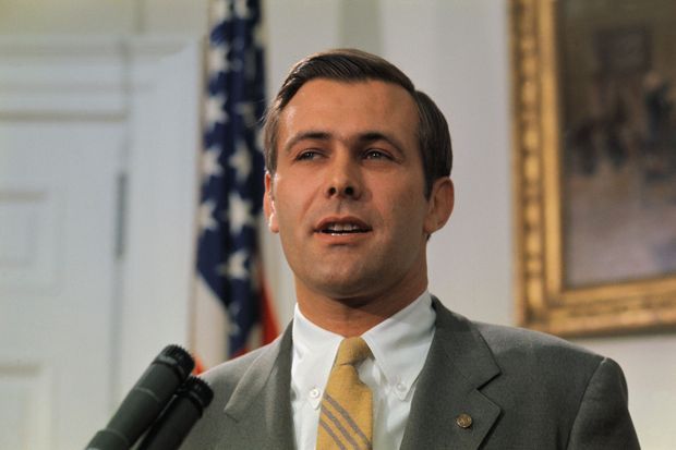 Donald Rumsfeld, alors représentant de l'Illinois à la Chambre, en avril 1969. Donald Rumsfeld, alors représentant de l'Illinois à la Chambre, en avril 1969.