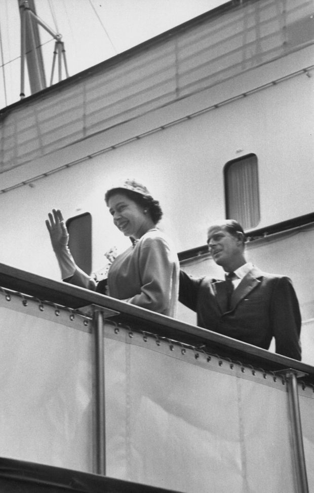 La reine Elizabeth II et son époux Philip sur le Britannia, au Canada en juin 1959.