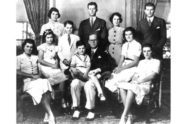 La famille Kennedy au complet en 1938 (Rosemary est en haut à gauche).