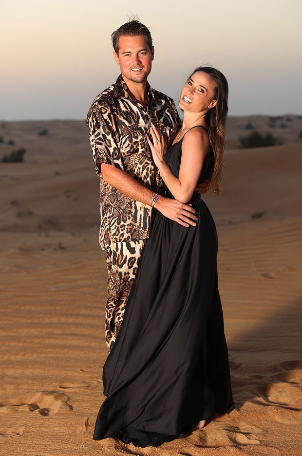 Après quasiment deux ans de relation, Victor Dumas et Capucine Anav se sont fiancés, comme ils l'annoncent en exclusivité à Paris Match.