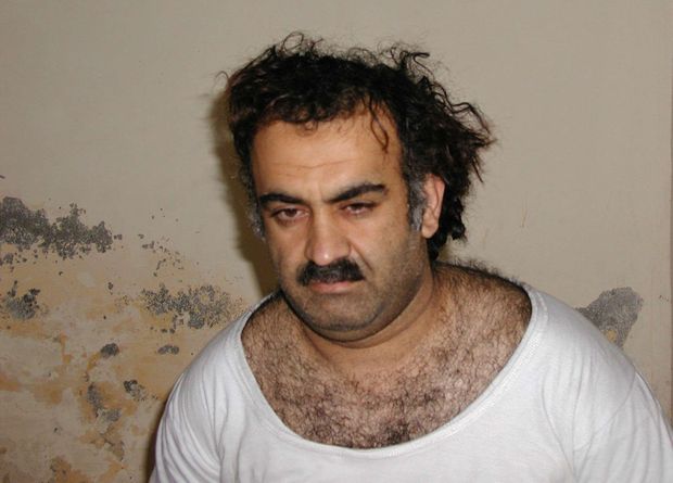 Khalid Cheikh Mohammed, « cerveau » présumé des attentats du 11-Septembre, ici lors de sa capture au Pakistan en mars 2003, est toujours détenu à Guantanamo, en janvier 2022.