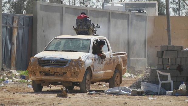 Le 16 novembre 2016 -, des soldats de l'armée nationale libyenne ouvrent le feu à Gwarsha, banlieue Ouest de Benghazi