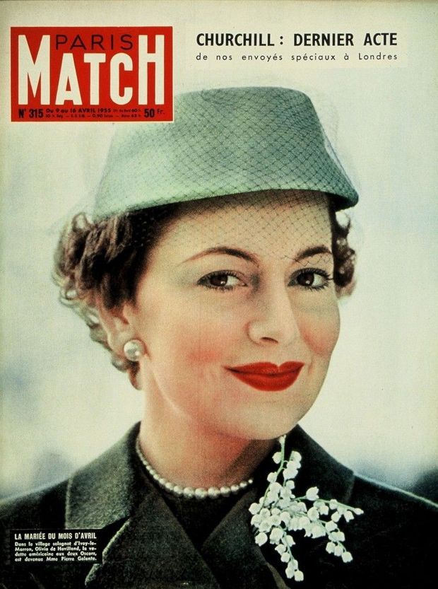 Olivia de Havilland, lors de son mariage avec Pierre Galante, en couverture de Paris Match n°315, daté 9 avril 1955. Olivia de Havilland, lors de son mariage avec Pierre Galante, en couverture de Paris Match n°315, daté 9 avril 1955.