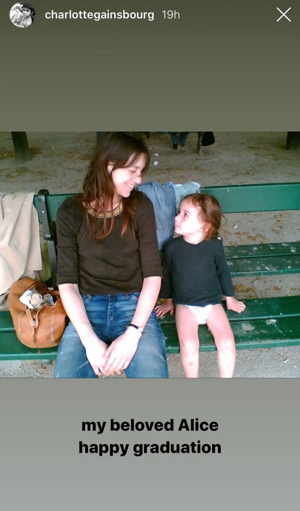 Charlotte Gainsbourg félicite sa fille Alice pour son diplôme Charlotte Gainsbourg félicite sa fille Alice pour son diplôme