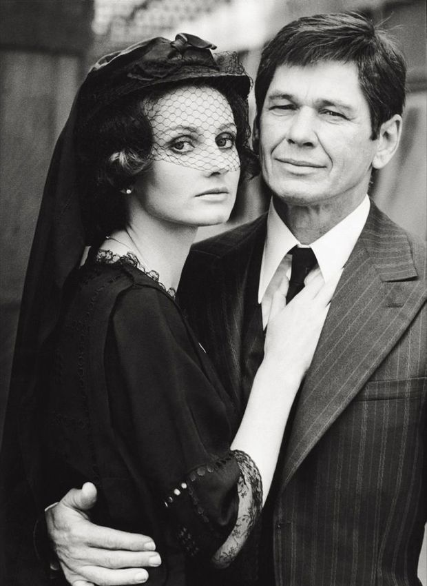 Jill Ireland et Charles Bronson, sur le tournage du film Cosa Nostra (The Valachi Papers en 1972 à Rome.