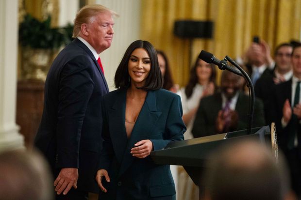 Kim Kardashian aux côtés de Donald Trump à la Maison-Blanche, le 13 juin dernier.