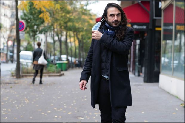 Kyris Eracleous, 35 ans, coiffeur. A Paris, le 30 octobre. Il a échappé de justesse à l’embolie pulmonaire. Kyris Eracleous, 35 ans, coiffeur. A Paris, le 30 octobre. Il a échappé de justesse à l’embolie pulmonaire.