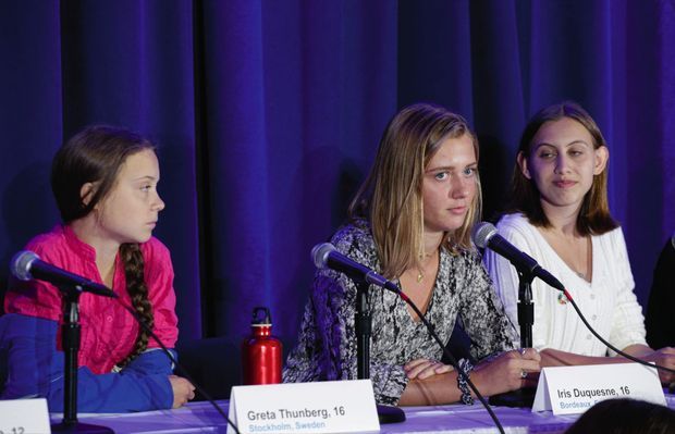 LA FRANÇAISE IRIS DUQUESNE (16 ANS), à la gauche de Greta Thunberg, porte plainte à l’Onu avec 15 autres jeunes contre l’inaction climatique de certains Etats, le 23 septembre. LA FRANÇAISE IRIS DUQUESNE (16 ANS), à la gauche de Greta Thunberg, porte plainte à l’Onu avec 15 autres jeunes contre l’inaction climatique de certains Etats, le 23 septembre.