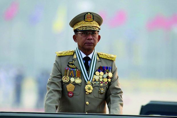 Le général Min Aung Hlaing, 65 ans, dirige la Birmanie depuis le coup d’État de février 2021.