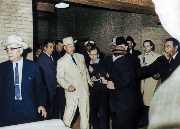 Le meurtre qui nourrit toutes les théories : deux jours après l’attentat, le 24 novembre 1963, Jack Ruby tue Lee Harvey Oswald, accusé de l’assassinat de JFK.