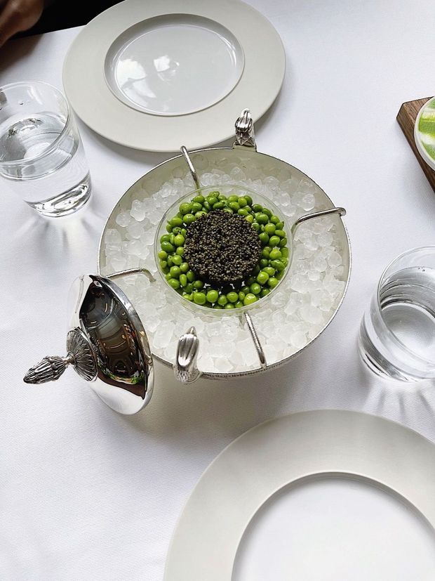Le plat censé « remplacer » le caviar: des graines de tonburi (un arbuste japonais), servies à la façon des plus grands osciètres.