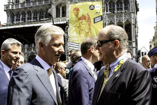 Le prince Albert II de Monaco et le roi des Belges Philippe au départ du Tour de France à Bruxelles, le 6 juillet 2019