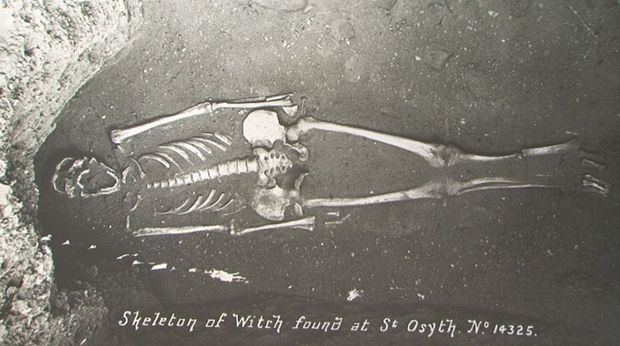 Le squelette découvert en 1921 attribué à 