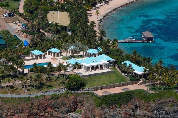 Dans des estimations transmises à la justice, l'île privée est estimée à 63,8 millions de dollars. Dans des estimations transmises à la justice, l'île privée est estimée à 63,8 millions de dollars.