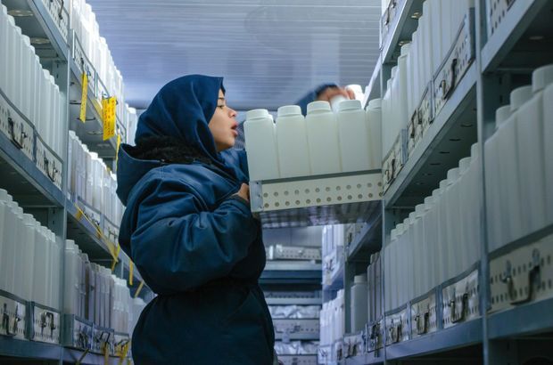 Dans la plaine de la Bekaa, les graines syriennes ont trouvé refuge dans un centre de recherche. Stockées à – 18 °C, elles sont inventoriées, et certaines expédiées en Norvège. A trois reprises, des échantillons sont revenus pour duplication et distribution aux agriculteurs. Dans la plaine de la Bekaa, les graines syriennes ont trouvé refuge dans un centre de recherche. Stockées à – 18 °C, elles sont inventoriées, et certaines expédiées en Norvège. A trois reprises, des échantillons sont revenus pour duplication et distribution aux agriculteurs.
