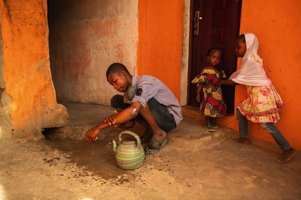 Mohammad Ali, 15 ans, élève d’une école islamique de Maiduguri (capitale de l’Etat de Borno) qui accueille tous les orphelins : ceux des victimes de Boko Haram comme ceux des combattants. Mohammad Ali, 15 ans, élève d’une école islamique de Maiduguri (capitale de l’Etat de Borno) qui accueille tous les orphelins : ceux des victimes de Boko Haram comme ceux des combattants.