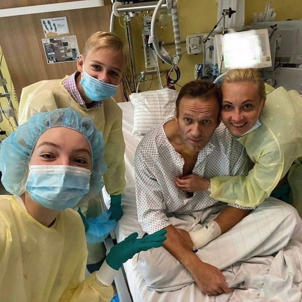 Réunion de famille après des semaines de coma artificiel à l’hôpital de la Charité de Berlin, le 15 septembre 2020.