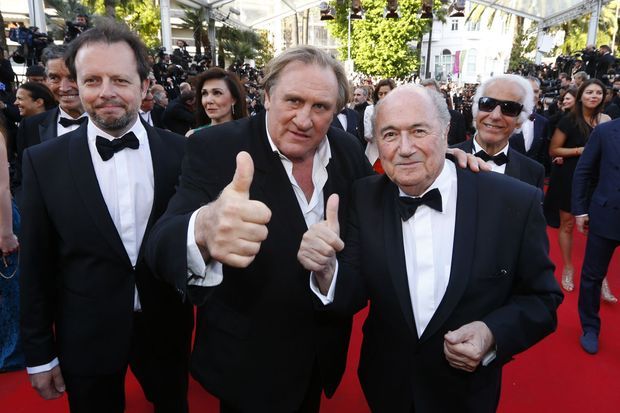 Sepp Blatter et Gérard Depardieu sur le tapis rouge du Festival de Cannes en 2014.