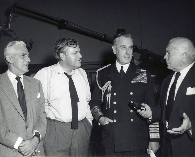 Lord Mountbatten Assassine La Couronne Frappee Par L Ira