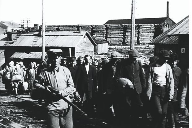 1928, prisonniers du camp sur les îles Solovki.
