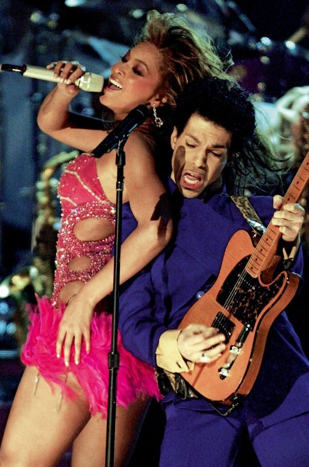 Un duo royal : Prince et Beyoncé, la Queen B, aux Grammy Awards, à Los Angeles, en 2004.