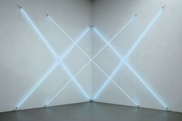 « Triple X neonly », François Morellet, 2012, tubes de néon bleu, 2 t