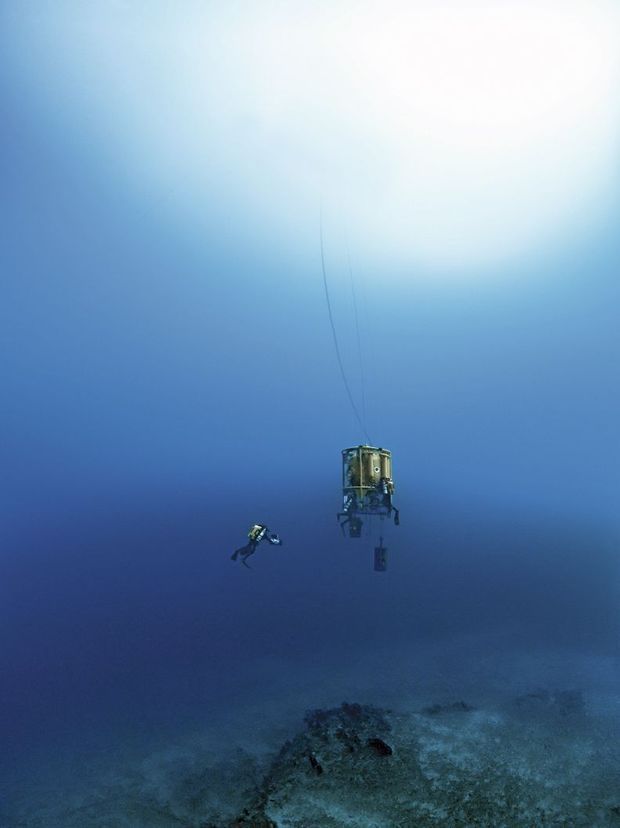 Dans le silence du Grand Bleu, les aventuriers prennent l’ascenseur pour les profondeurs Dans le silence du Grand Bleu, les aventuriers prennent l’ascenseur pour les profondeurs