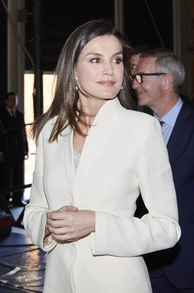 La Reine Letizia D Espagne A Reenfile Le Tailleur De Ses Fiancailles Pour La Saint Valentin