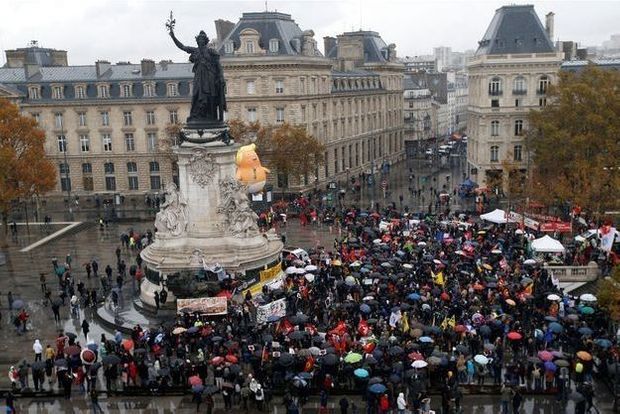Trump C Est La Guerre 1 500 Personnes Reunies Dans Le Calme A Paris