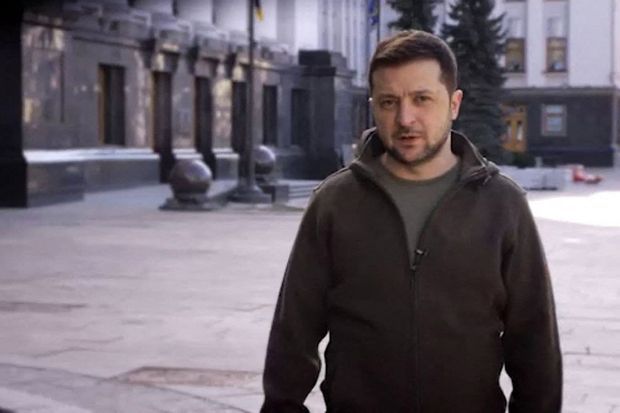 Extrait d'une vidéo montrant Volodymyr Zelensky s'exprimant depuis Kiev.