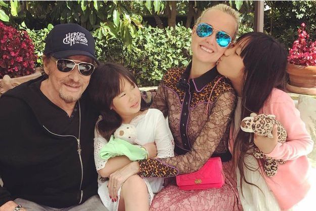 Ans Laeticia Émus 13 Et HallydayTrès De Les Johnny Pour Jade JK1TlcF